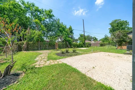 10406 Broadstairs Street Houston TX 77013
