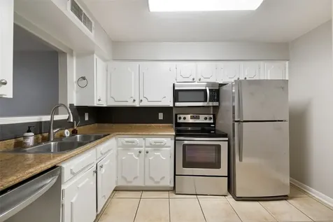 5204 Arboles Drive L Houston TX 77035