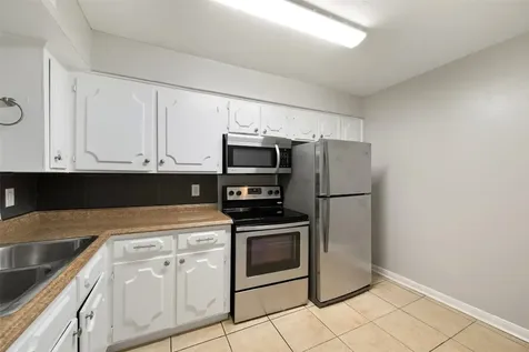 5204 Arboles Drive L Houston TX 77035
