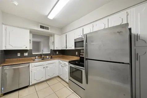 5204 Arboles Drive L Houston TX 77035
