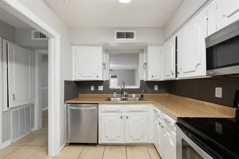 5204 Arboles Drive L Houston TX 77035