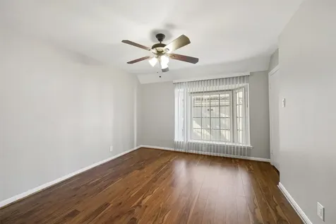 5204 Arboles Drive L Houston TX 77035