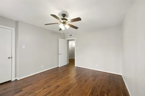 5204 Arboles Drive L Houston TX 77035