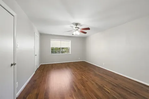 5204 Arboles Drive L Houston TX 77035