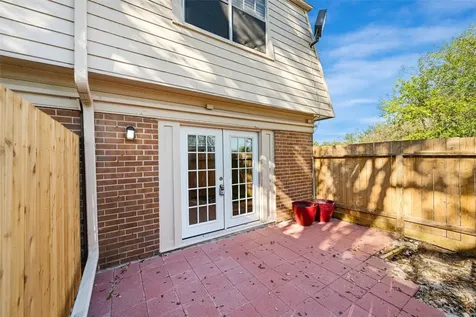 5204 Arboles Drive L Houston TX 77035