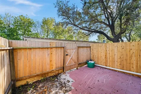 5204 Arboles Drive L Houston TX 77035