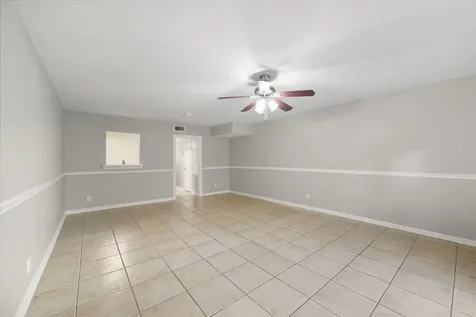 5204 Arboles Drive L Houston TX 77035