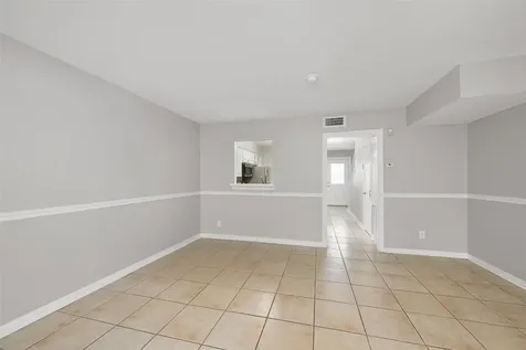 5204 Arboles Drive L Houston TX 77035