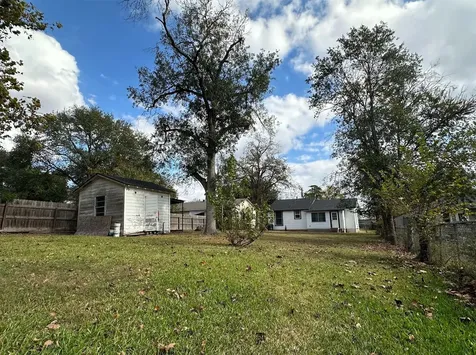 128 Harris Street Bellville TX 77418