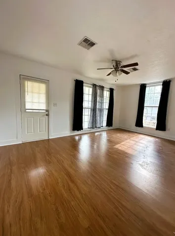 128 Harris Street Bellville TX 77418
