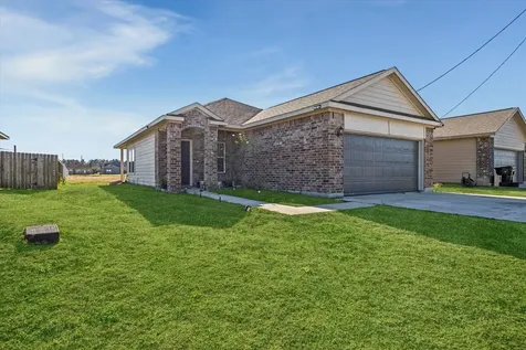 407 Road 5102 L Cleveland TX 77327