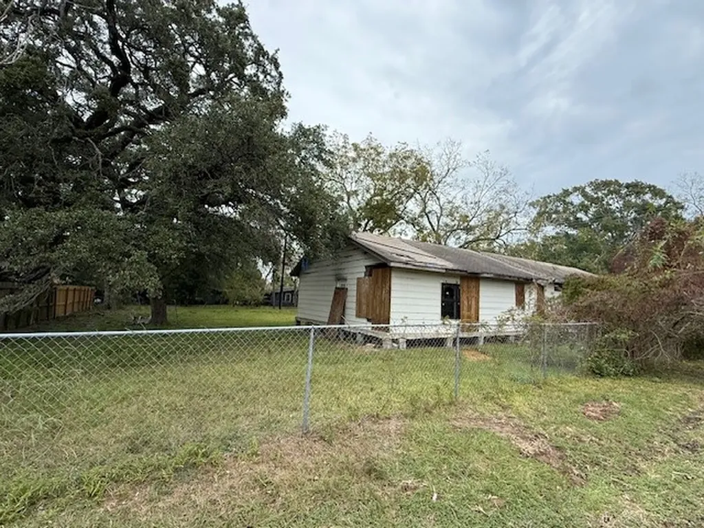 1005 N Jones Street Baytown TX 77520