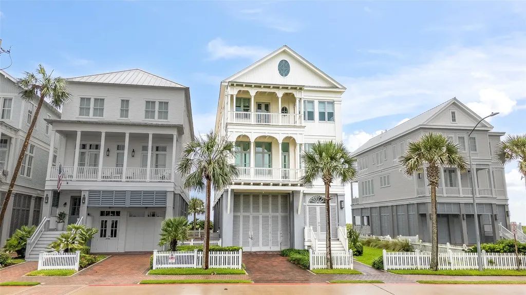 2425 E Seaside Drive Galveston TX 77550