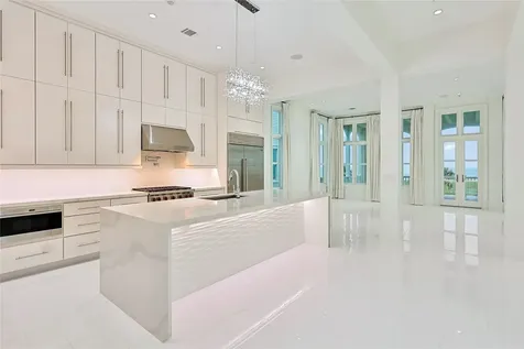 2425 E Seaside Drive Galveston TX 77550