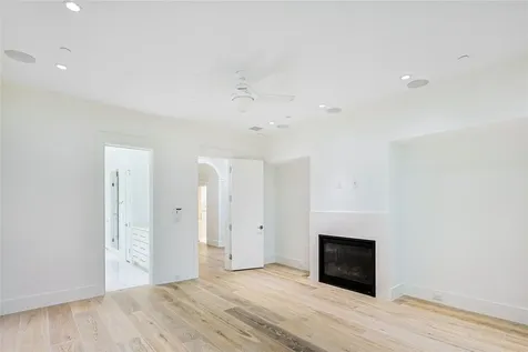 2425 E Seaside Drive Galveston TX 77550