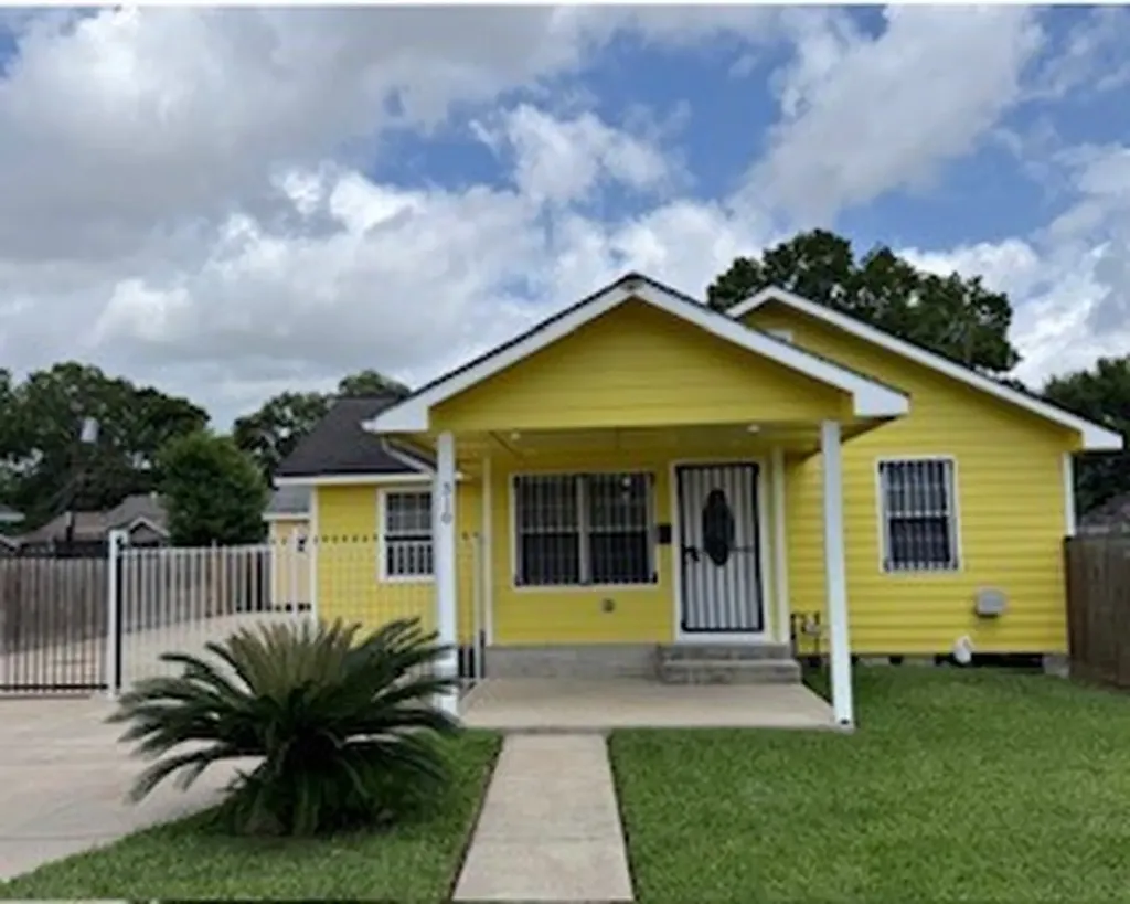 310 W Houston Avenue Pasadena TX 77502