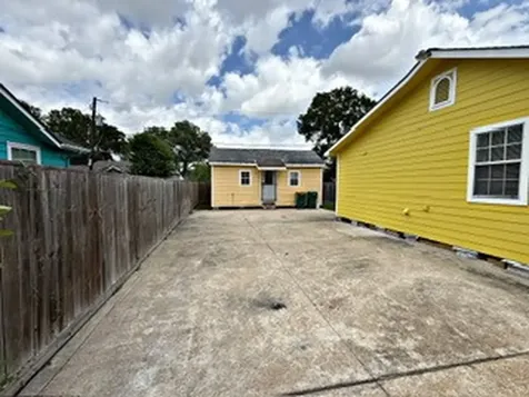 310 W Houston Avenue Pasadena TX 77502