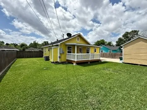 310 W Houston Avenue Pasadena TX 77502