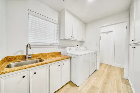 8006 Albin Lane Houston TX 77071