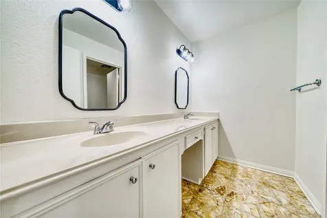 8006 Albin Lane Houston TX 77071