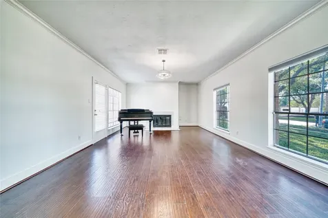 8006 Albin Lane Houston TX 77071