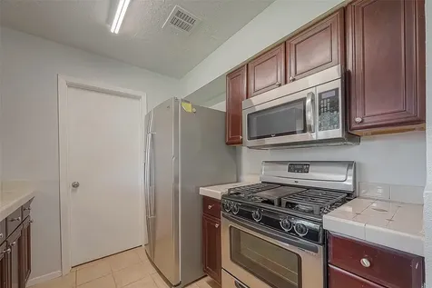 1006 Melford Avenue Pearland TX 77584