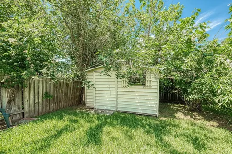 1006 Melford Avenue Pearland TX 77584