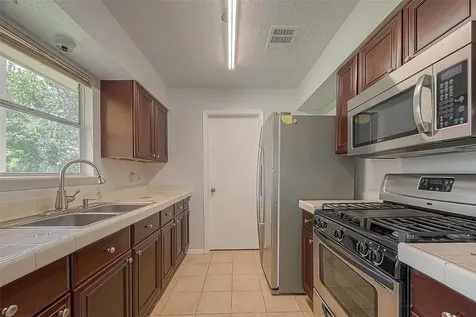 1006 Melford Avenue Pearland TX 77584