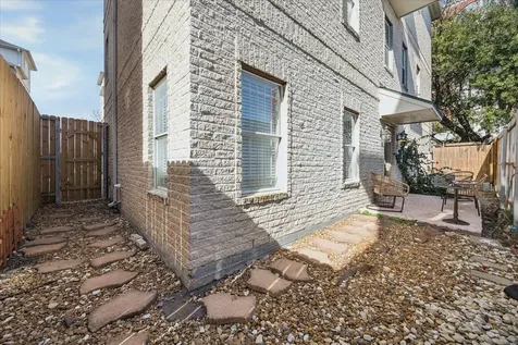 2207 Austin Street Houston TX 77002