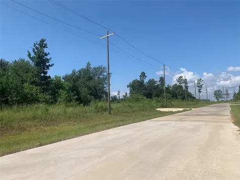 8205 Road 5878 Cleveland TX 77327