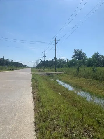 8205 Road 5878 Cleveland TX 77327