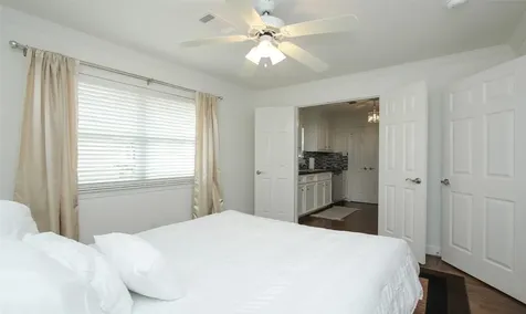 4331 Marina Street B Houston TX 77007