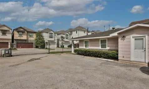 4331 Marina Street B Houston TX 77007