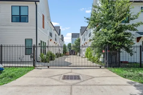 909 Oak Street C Houston TX 77018