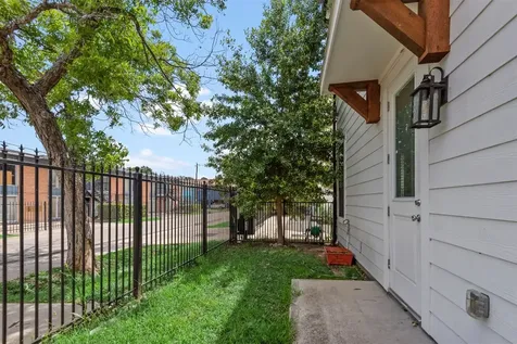 909 Oak Street C Houston TX 77018