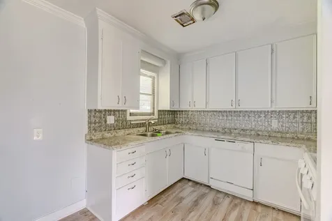 1504 Avenue K Nederland TX 77627