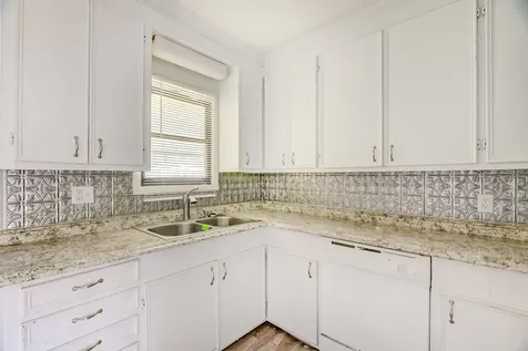 1504 Avenue K Nederland TX 77627