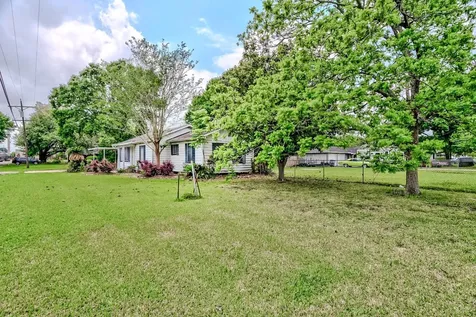 1504 Avenue K Nederland TX 77627