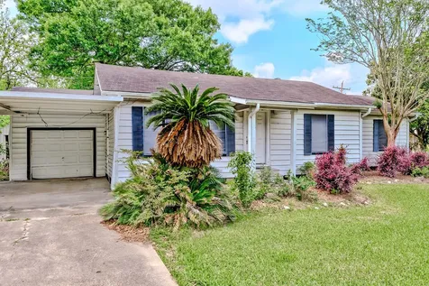 1504 Avenue K Nederland TX 77627