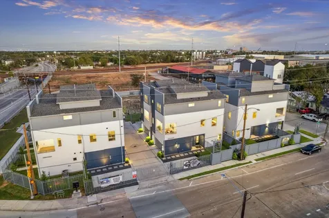 1811 Mills Street Houston TX 77026