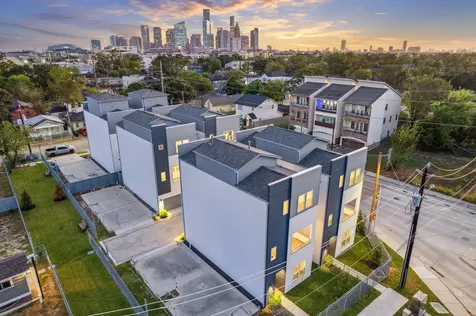 1811 Mills Street Houston TX 77026