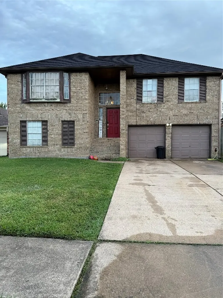 110 Almond Drive Lake Jackson TX 77566
