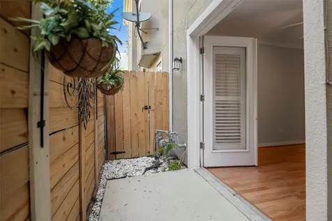 5106 Fairmont Street Houston TX 77005