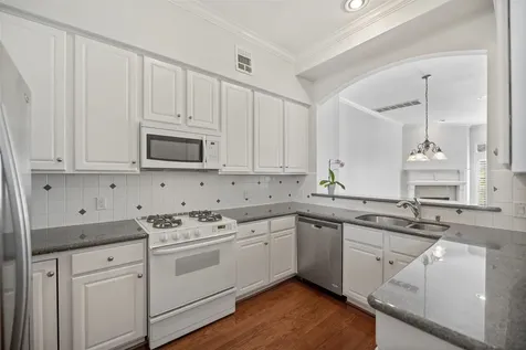 5106 Fairmont Street Houston TX 77005