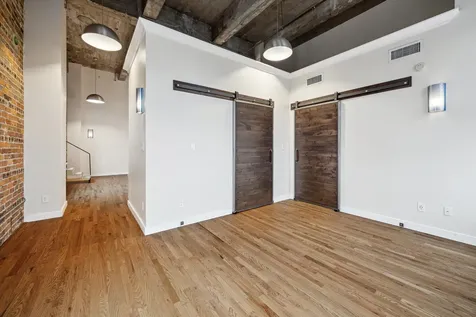 915 Franklin Street 9i Houston TX 77002
