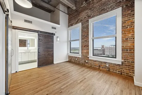 915 Franklin Street 9i Houston TX 77002