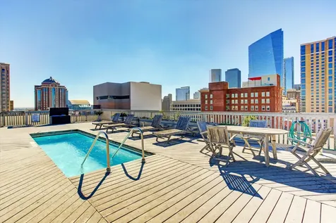 915 Franklin Street 9i Houston TX 77002