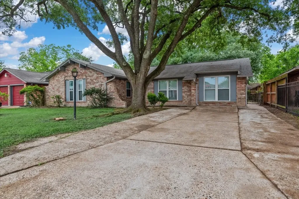 1935 Barnsley Lane Houston TX 77088