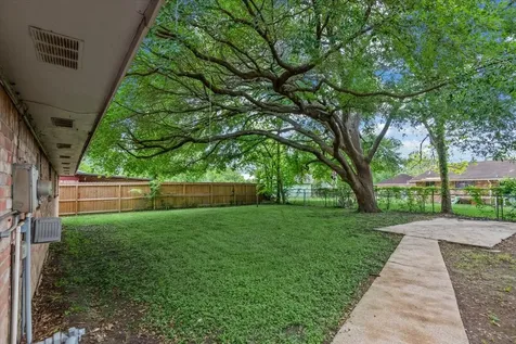 1935 Barnsley Lane Houston TX 77088
