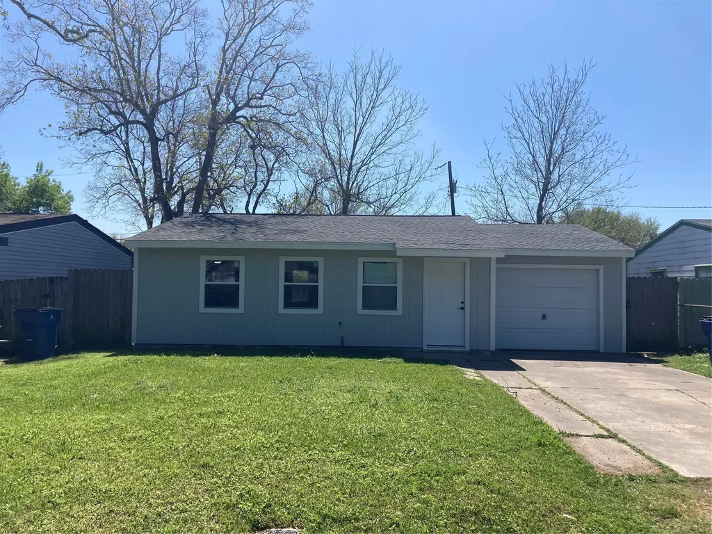 2627 32nd Avenue N Texas City TX 77590